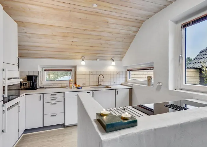 Vakantiehuis Lumi - 800m From The Sea By Interhome