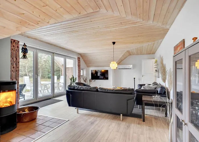 Vakantiehuis Lumi - 800m From The Sea By Interhome